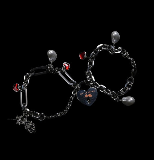 CHAINED UP CHARM PULSERAS & COLLAR SET EN PLATEADO